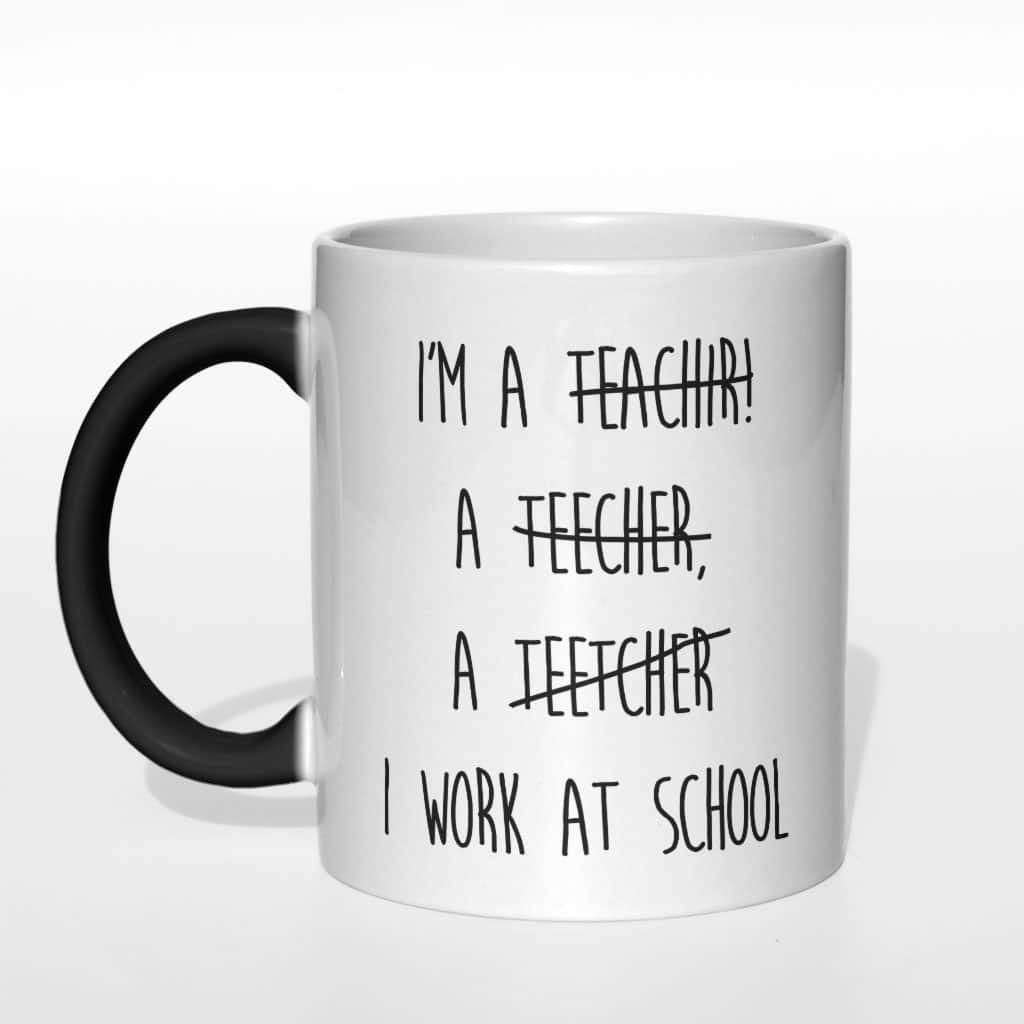 I&#039;m teachir, a teecher, a teetcher. I work at school - zdjęcie 1